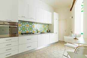 Nova Stylish House in Center