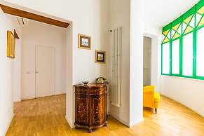 Nova Stylish House in Center