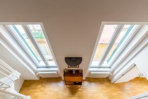 Nova Stylish House in Center