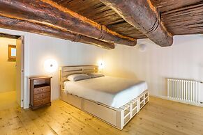 Nova Stylish House in Center