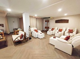 Vannee Golden Sands Beachfront Resort