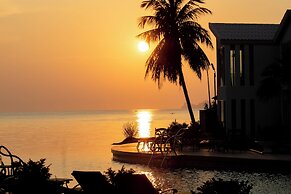 Vannee Golden Sands Beachfront Resort