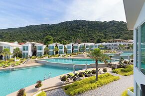 Vannee Golden Sands Beachfront Resort