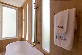 Vannee Golden Sands Beachfront Resort