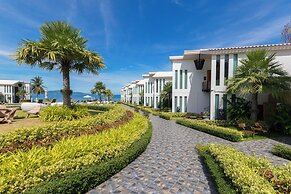 Vannee Golden Sands Beachfront Resort