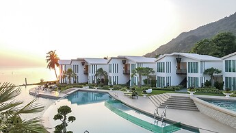 Vannee Golden Sands Beachfront Resort