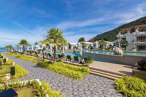 Vannee Golden Sands Beachfront Resort