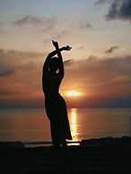 Vannee Golden Sands Beachfront Resort