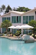 Vannee Golden Sands Beachfront Resort