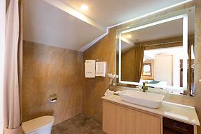 Vannee Golden Sands Beachfront Resort