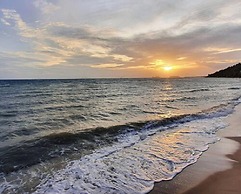 Vannee Golden Sands Beachfront Resort