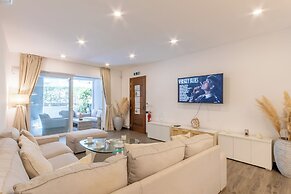 Modern Beautiful Pool And Sea Apt Qawra