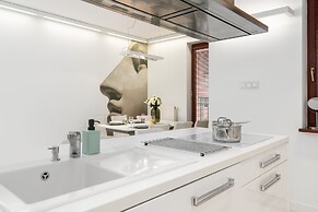 Minimalist Apartment Poznan by Renteres