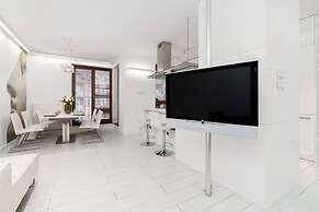 Minimalist Apartment Poznan by Renteres