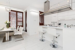 Minimalist Apartment Poznan by Renteres