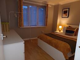 MALTING-GREEN DOOR-One Bedroom Apartment