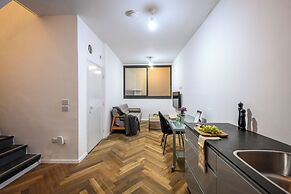 Stylish 3BR Apt with Patio in the City