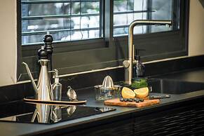 Stylish 3BR Apt with Patio in the City