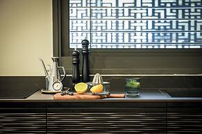 Stylish 3BR Apt with Patio in the City