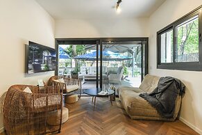 Stylish 3BR Apt with Patio in the City