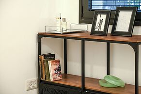 Stylish 3BR Apt with Patio in the City