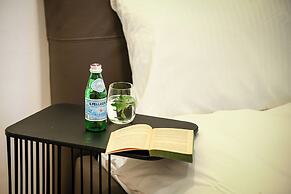 Stylish 3BR Apt with Patio in the City