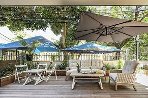 Stylish 3BR Apt with Patio in the City