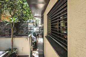 Stylish 3BR Apt with Patio in the City