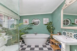 Chic & Stylish 2BD Home in Bo-kaap