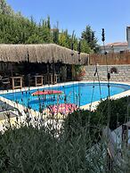 Pupa Alacati Butik Otel