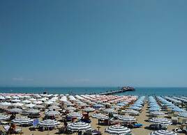 Elegant Villa a few Meters From the Beach