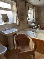 Hotel 5 Ravenhurst Drive