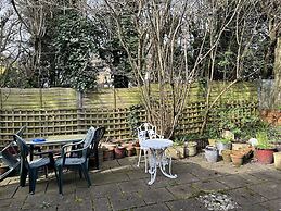 Hotel 5 Ravenhurst Drive