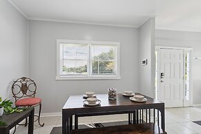 Atl Home Close To Airport, Tyler Perry, Betline 3 Bedroom Home by Reda