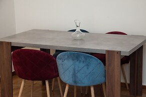 Luxury Pireas Stay New 2BR Urban Escape