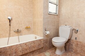 Luxury Pireas Stay New 2BR Urban Escape