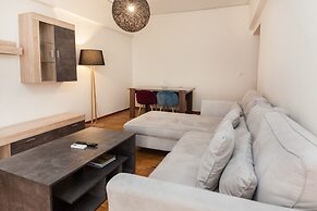 Luxury Pireas Stay New 2BR Urban Escape