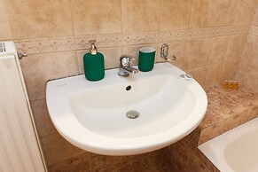 Luxury Pireas Stay New 2BR Urban Escape