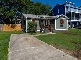 Lil Pearl 2 Bedroom Bungalow by RedAwning