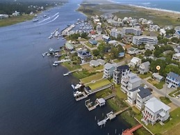 Lil Pearl 2 Bedroom Bungalow by RedAwning