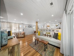 Lil Pearl 2 Bedroom Bungalow by RedAwning