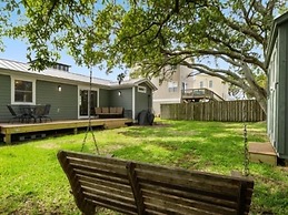 Lil Pearl 2 Bedroom Bungalow by RedAwning