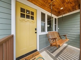 Lil Pearl 2 Bedroom Bungalow by RedAwning