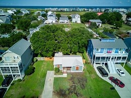 Lil Pearl 2 Bedroom Bungalow by RedAwning