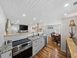 Lil Pearl 2 Bedroom Bungalow by RedAwning