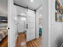 Lil Pearl 2 Bedroom Bungalow by RedAwning