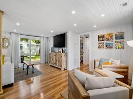 Lil Pearl 2 Bedroom Bungalow by RedAwning