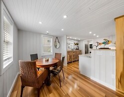 Lil Pearl 2 Bedroom Bungalow by RedAwning