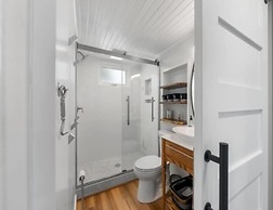 Lil Pearl 2 Bedroom Bungalow by RedAwning