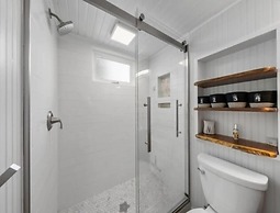 Lil Pearl 2 Bedroom Bungalow by RedAwning